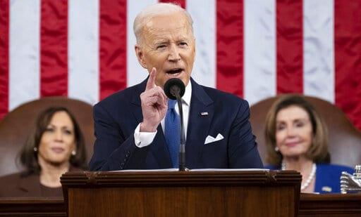 Biden busca 10,000 millones de dólares de ayuda a Ucrania