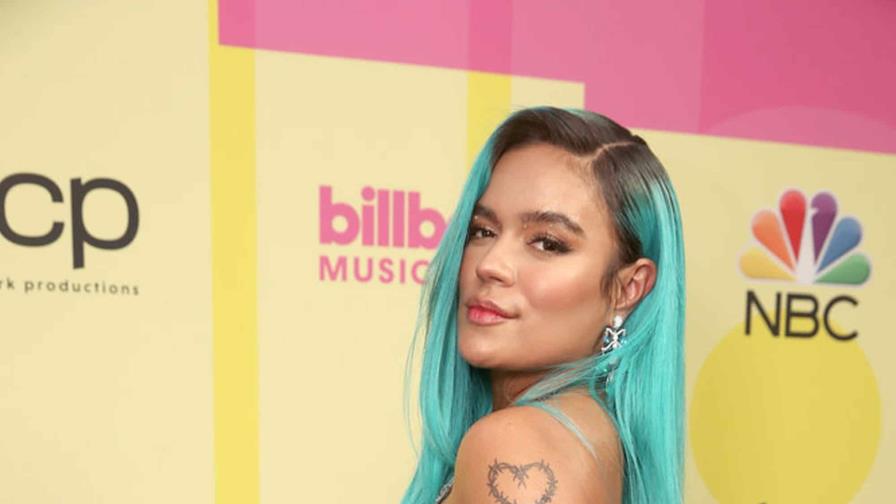 Karol G recibe el premio Rompedora de reglas