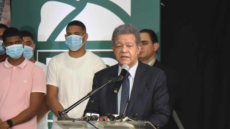 Leonel dice a Abinader que él propició una nueva Constitución, no una reforma Leonel dice a Abinader que él propició una nueva Constitución, no una reforma