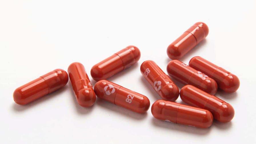 La OMS da luz verde al molnupiravir, primer tratamiento oral contra la COVID