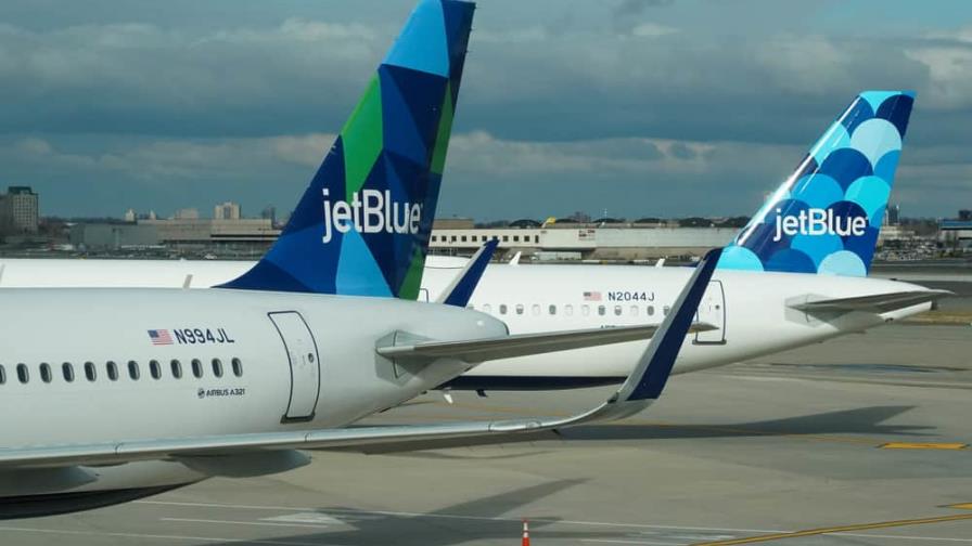 Arrestan a piloto de JetBlue antes de despegar en NY por estar borracho Arrestan a piloto de JetBlue antes de despegar en NY por estar borracho