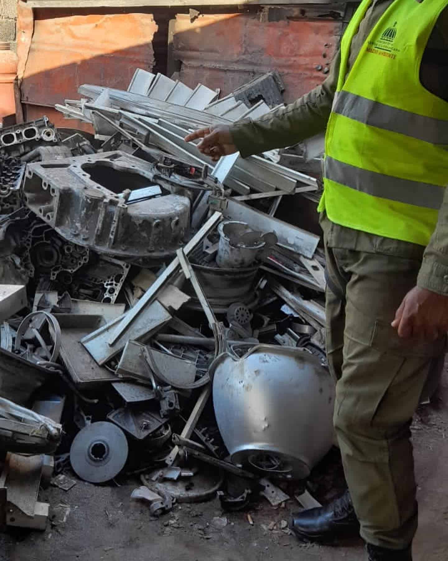 Agentes del Servicio Nacional de Protección Ambiental  durante el operativo de cierre 