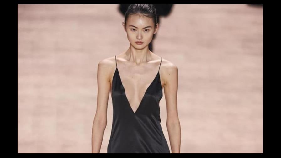 Saint Laurent viste de sobriedad la Semana de la Moda de París