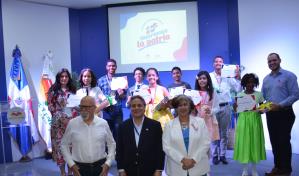 La BIJRD premia ganadores del "Concurso Nacional de poesía Honremos la Patria"