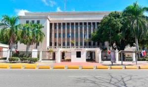Educaci&oacute;n y colegios privados se re&uacute;nen tras denuncia de contrataci&oacute;n masiva de docentes