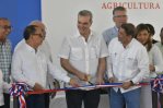 Abinader inaugura oficina de Agricultura y responde demandas de banilejos