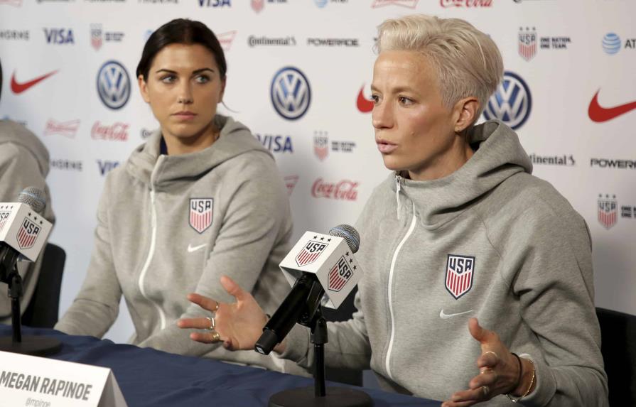 Cone recibe apoyo de jugadoras para seguir presidiendo fútbol femenino USA
