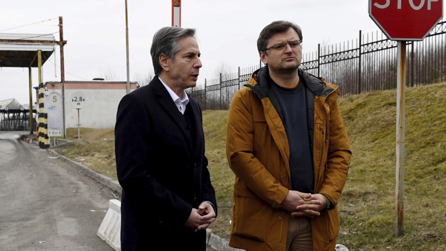 Blinken se reúne con su homólogo ucraniano y le transmite el apoyo de EEUU