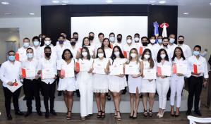 Intec alcanza los 200 egresados de certificación en manufactura en dispositivos médicos