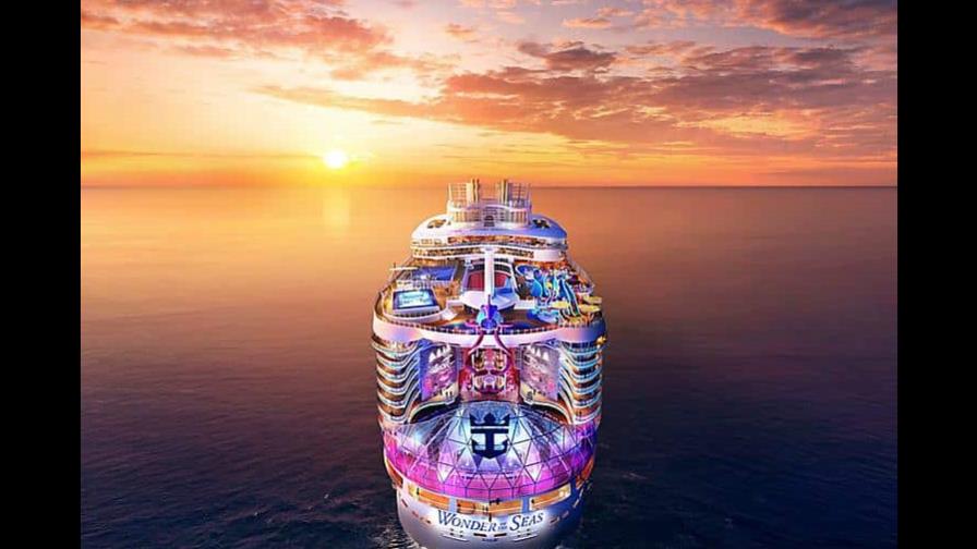 El crucero más grande del mundo sale de Florida en su ruta inaugural