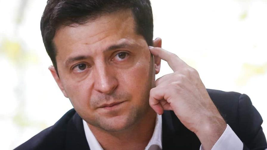 Zelenski denuncia destrucción de un aeropuerto por ocho misiles rusos
