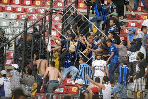 Batalla campal de hinchas en México deja 23 hospitalizados, tres graves