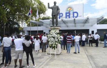 Perredeístas conmemoran 85 aniversario del natalicio de su líder Peña Gómez