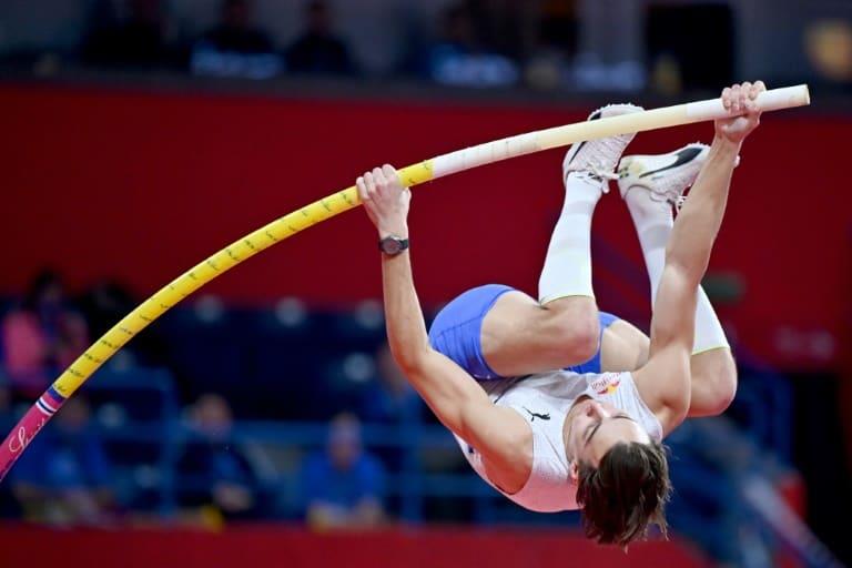 Duplantis fija récord mundial de pértiga con 6,19