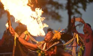 Desfile Nacional de Carnaval llenó de color una tarde gris en Santo Domingo