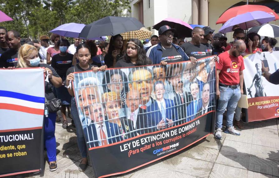 Ciudadanos respaldan reforma constitucional frente al Palacio Presidencial