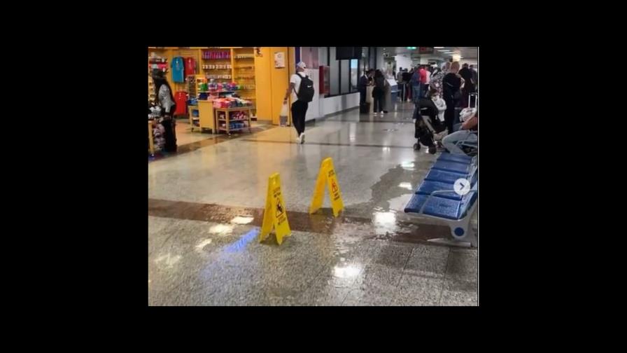 Lluvias afectan interior del Aeropuerto Internacional de Las Américas
