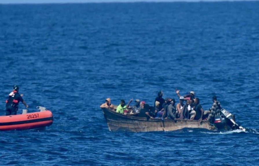 EEUU detiene a 187 migrantes cubanos que llegaron en barco