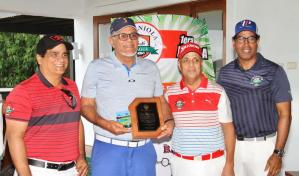 Reconocen a Rafael Villalona por sus aportes al golf en Dominicana