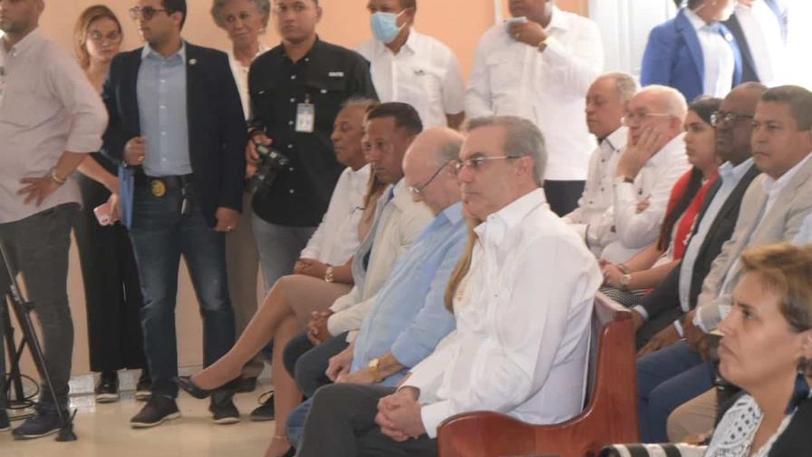 Presidente Luis Abinader, PRM y PRD recuerdan el natalicio de Peña Gómez Presidente Luis Abinader, PRM y PRD recuerdan el natalicio de Peña Gómez