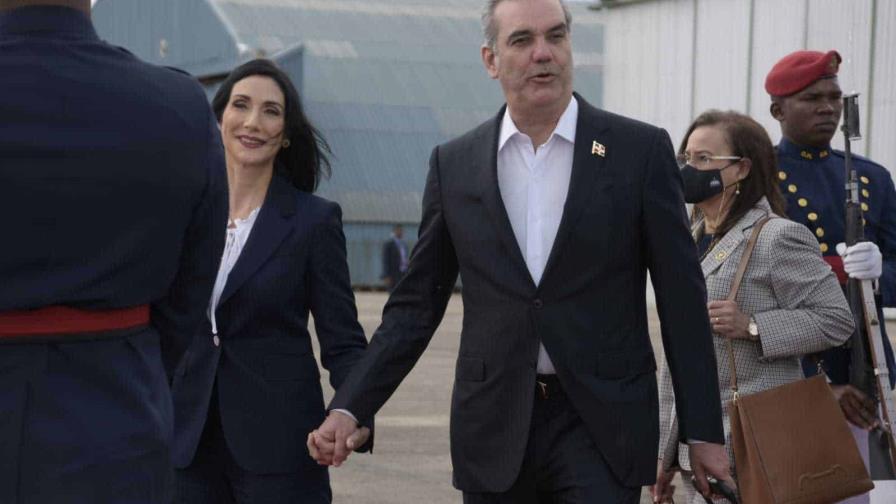 Abinader vuela a Suramérica; firmará acuerdo con Argentina sobre hidrocarburos