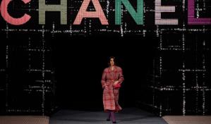 Chanel, una oda al tweed en la Semana de la Moda de París Chanel, una oda al tweed en la Semana de la Moda de París