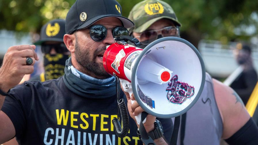 Acusan al líder de los Proud Boys de cargos por el asalto al Capitolio