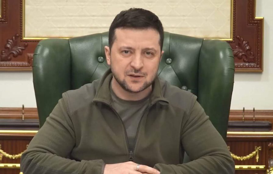 Zelenski asegura que no tiene “miedo de nadie” desde oficina de la Presidencia en Kiev, Ucrania