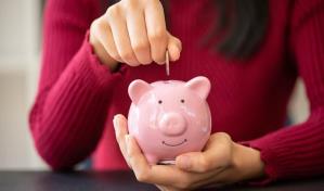 Mujeres ahorran más y tienen un mejor comportamiento de pago que los hombres