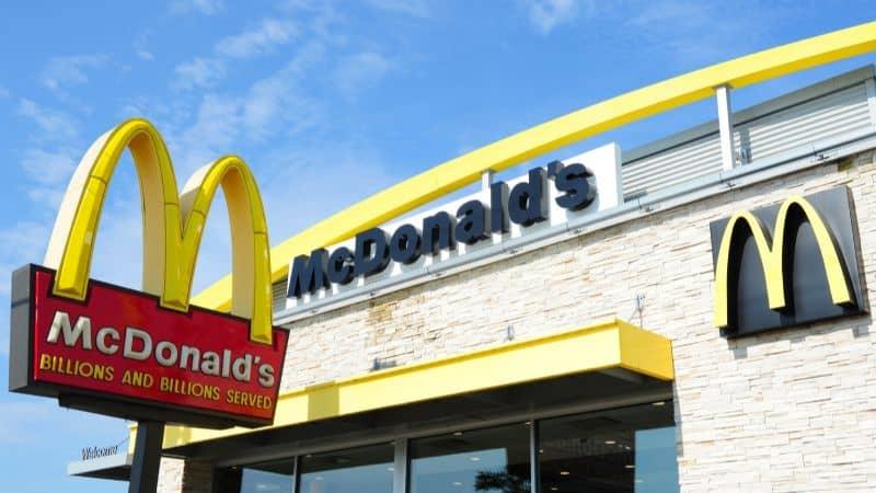 McDonalds cierra temporalmente sus 850 restaurantes en Rusia