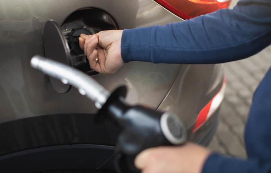 Precio de la gasolina sube a 4.173 el galón; récord jamás visto en EEUU