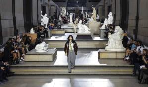 HoYeon Jung, la actriz enJuego del Calamar, toma la rampa para Louis Vuitton en París