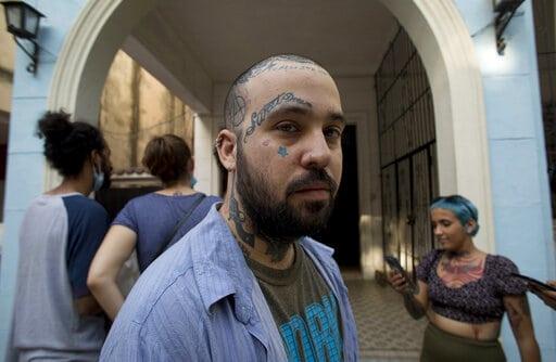 Cubanas luchan contra discriminación en el arte del tatuaje