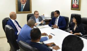 Diputados y CNSS socializan proyecto que beneficia afiliados en compra medicamentos ambulatorios