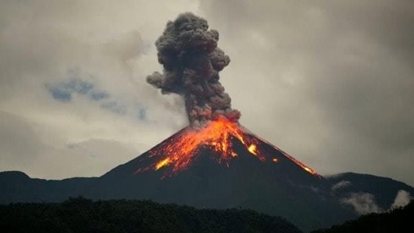 Registran una gran erupción volcánica en Papúa Nueva Guinea