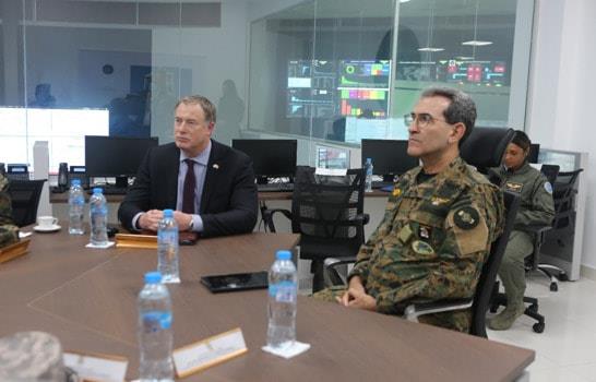 El subsecretario de Defensa de Estados Unidos visita al ministro Díaz Morfa