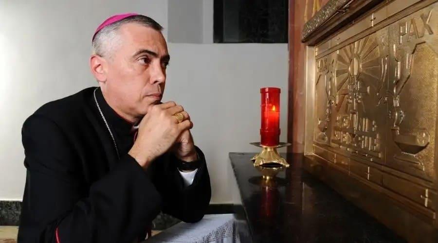 Papa destituye a un obispo de Puerto Rico por ser antivacunas