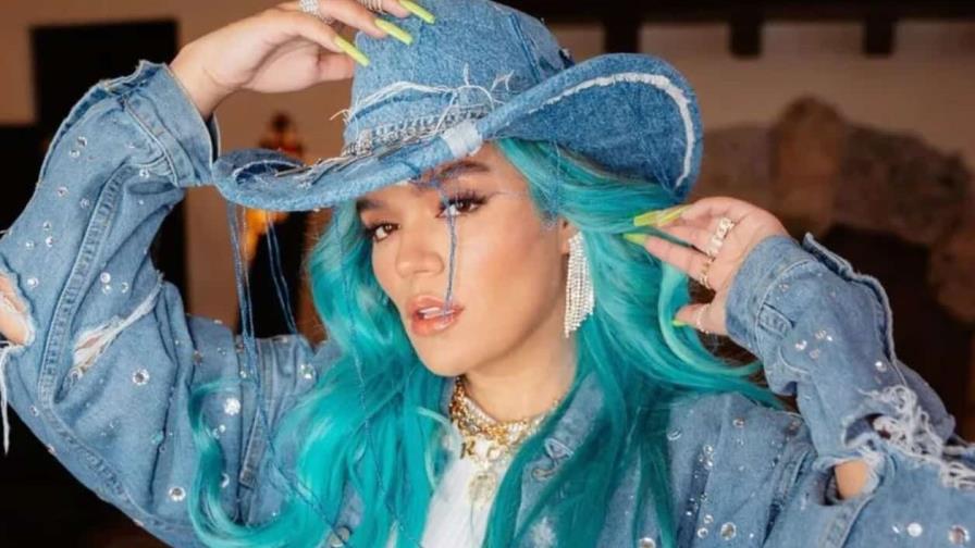 Karol G está en el estudio de grabación
