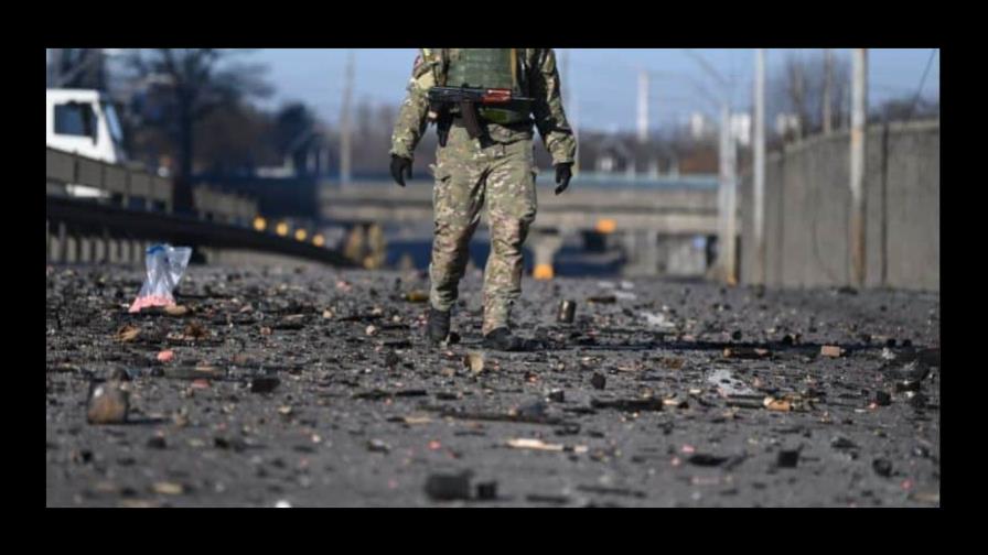 Rusia, golpeada por las sanciones, mantiene la presión militar sobre Ucrania