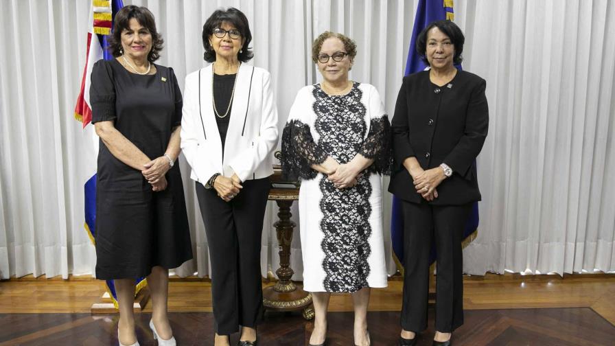 Ministerio Público reconoce a cuatro mujeres fiscales por sus más de 30 años de servicio