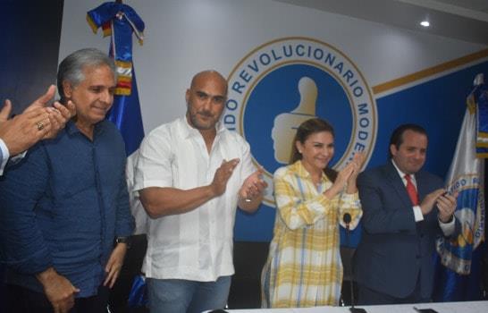 El PRM juramenta al exdirigente del Partido Reformista Homero González