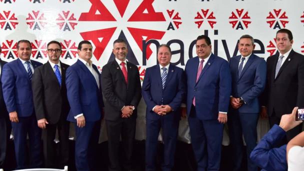 Posible alza de impuestos a vehículos usados en una reforma fiscal preocupa a agencias