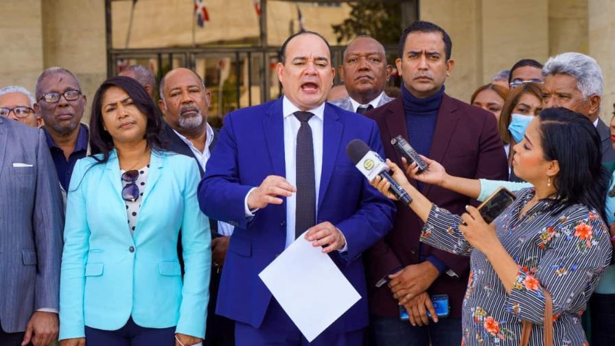 Colegio de Abogados deposita en el Senado formal oposición a proyecto de ley de Fideicomisos Colegio de Abogados deposita en el Senado formal oposición a proyecto de ley de Fideicomisos
