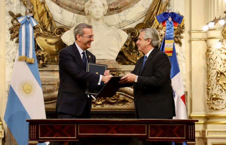 Abinader y presidente Argentina firman declaración para el desarrollo hidrocarburífero