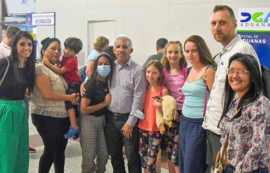 Ucranianos varados en el país partieron hacia Polonia, algunos irán a Ucrania seguido