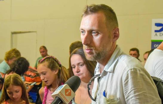 Ucranianos varados en el país partieron hacia Polonia, algunos irán a Ucrania seguido