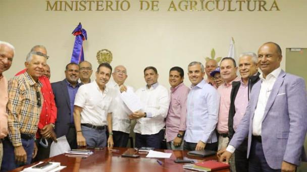 Agricultura llega a acuerdo con sector arrocero para mantener estable el precio del cereal