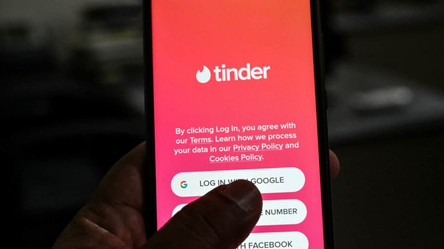 Usuarios de Tinder en EEUU podrán consultar antecedentes criminales de potenciales citas