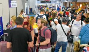 Primer grupo de ucranianos ya est&aacute; en el AILA para vuelo humanitario