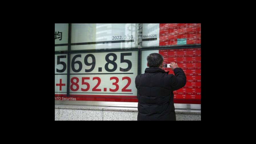 Wall Street en baja al mediodía de este jueves